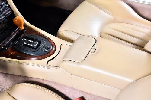 2002 Jaguar XK8 Convertible 4,0L V8 à venda (imagem 45 de 107)