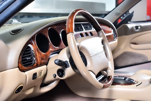 2002 Jaguar XK8 Convertible 4,0L V8 à venda (imagem 50 de 107)