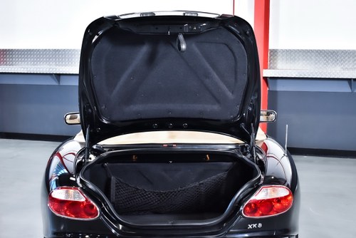 2002 Jaguar XK8 Convertible 4,0L V8 à venda (imagem 67 de 107)