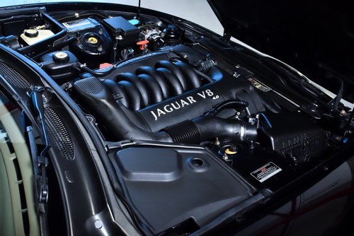 2002 Jaguar XK8 Convertible 4,0L V8 à venda (imagem 98 de 107)