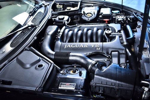 2002 Jaguar XK8 Convertible 4,0L V8 à venda (imagem 100 de 107)