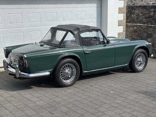 1966 Triumph TR4A IRS Te koop (foto 33 van 180)