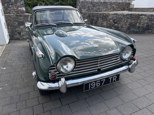 1966 Triumph TR4A IRS Te koop (foto 41 van 180)
