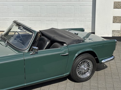 1966 Triumph TR4A IRS Te koop (foto 105 van 180)