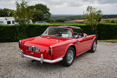 1962 Triumph TR4 Surrey Top zum Verkauf (Bild 14 von 253)