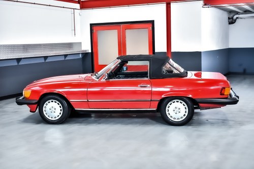 1986 Mercedes-Benz 560SL (R107) In vendita (immagine 33 di 102)