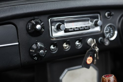 1965 MGB Roadster 1,950cc Fast Road Engine and 5spd Gearbox For Sale (picture 69 of 237)