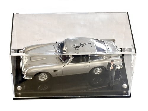 Sean Connery Signed 1:18 Aston Martin DB5 Model and Figurine For Sale by Auction