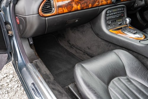 1997 Jaguar XK8 Coupe (X100) For Sale (picture 33 of 115)