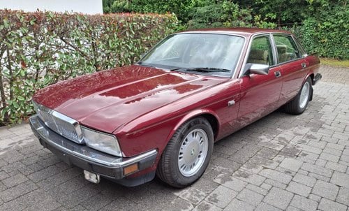 1989 Jaguar XJ6 3.6 Sovereign XJ40 For Sale (picture 2 of 76)