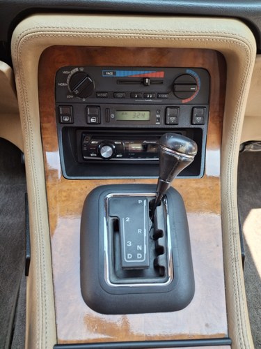 1989 Jaguar XJ6 3.6 Sovereign XJ40 For Sale (picture 16 of 76)