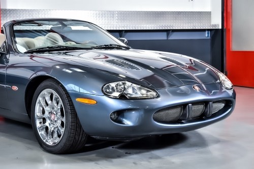 2000 Jaguar XKR Convertible 4.0L V8 à vendre (picture 68 of 103)