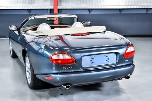 2000 Jaguar XKR Convertible 4.0L V8 à vendre (picture 13 of 103)