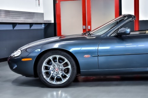 2000 Jaguar XKR Convertible 4.0L V8 à vendre (picture 75 of 103)
