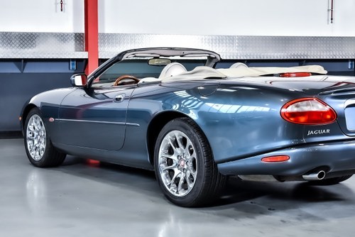 2000 Jaguar XKR Convertible 4.0L V8 à vendre (picture 82 of 103)