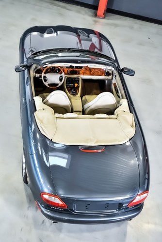 2000 Jaguar XKR Convertible 4.0L V8 à vendre (picture 86 of 103)