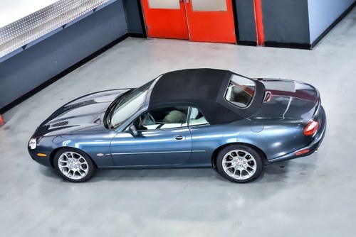 2000 Jaguar XKR Convertible 4.0L V8 à vendre (picture 26 of 103)