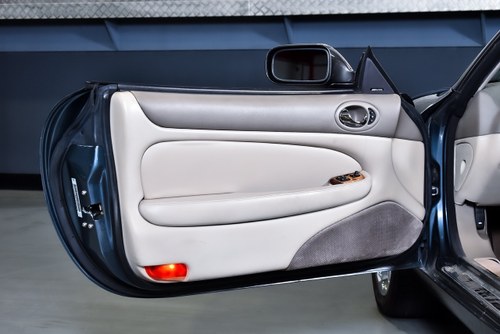 2000 Jaguar XKR Convertible 4.0L V8 à vendre (picture 27 of 103)