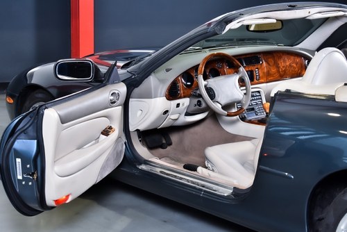 2000 Jaguar XKR Convertible 4.0L V8 à vendre (picture 29 of 103)