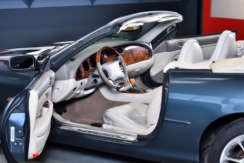 2000 Jaguar XKR Convertible 4.0L V8 à vendre (picture 30 of 103)