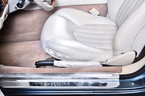 2000 Jaguar XKR Convertible 4.0L V8 à vendre (picture 31 of 103)