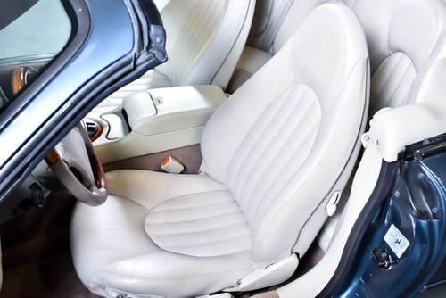 2000 Jaguar XKR Convertible 4.0L V8 à vendre (picture 34 of 103)