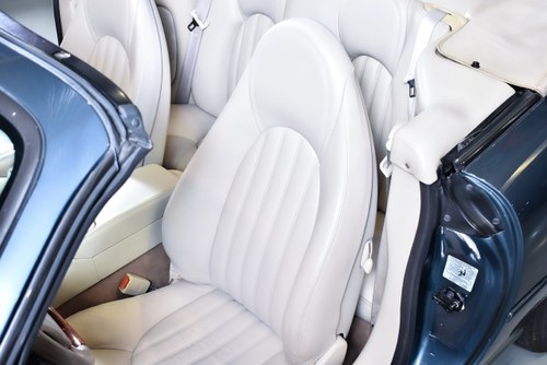 2000 Jaguar XKR Convertible 4.0L V8 à vendre (picture 35 of 103)