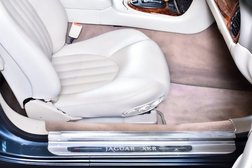 2000 Jaguar XKR Convertible 4.0L V8 à vendre (picture 44 of 103)