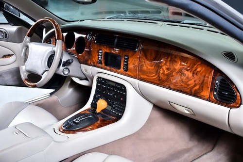 2000 Jaguar XKR Convertible 4.0L V8 à vendre (picture 51 of 103)