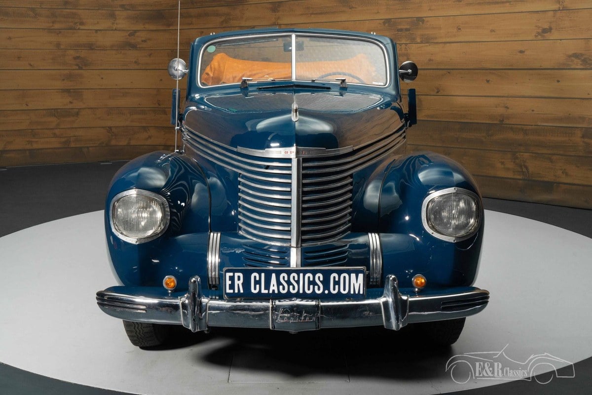 Opel Kapitan 1954 bleue / toit blanc + caravane Eriba - H0 Opel Kapitan 1954 bleue / toit blanc + caravane Eriba - H0