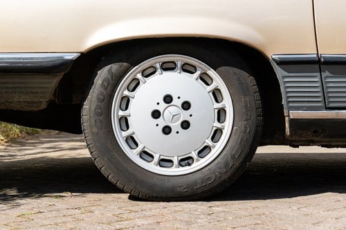 1984 Mercedes-Benz 500SL (R107) à vendre (picture 15 of 133)