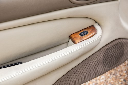 1999 Jaguar XK8 zum Verkauf (Bild 24 von 123)