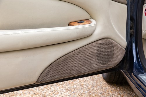 1999 Jaguar XK8 zum Verkauf (Bild 26 von 123)