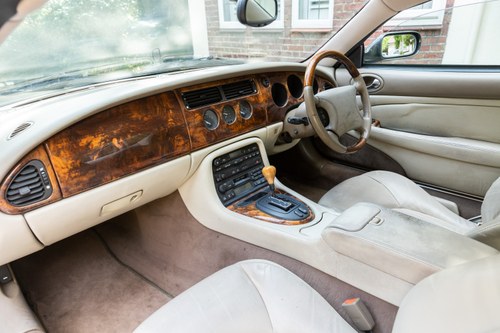 1999 Jaguar XK8 zum Verkauf (Bild 30 von 123)