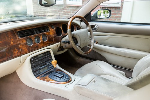 1999 Jaguar XK8 zum Verkauf (Bild 31 von 123)