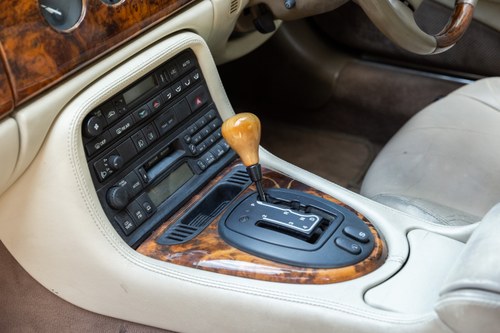 1999 Jaguar XK8 zum Verkauf (Bild 34 von 123)