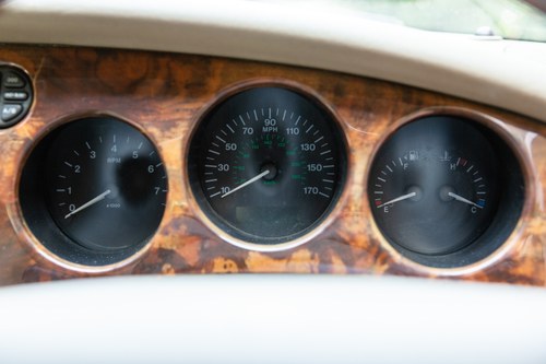 1999 Jaguar XK8 zum Verkauf (Bild 43 von 123)