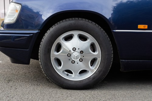 1994 Mercedes-Benz C124 320E à vendre (picture 18 of 150)