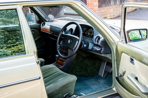 1984 Mercedes-Benz W123 300D Automatic In vendita (immagine 17 di 85)