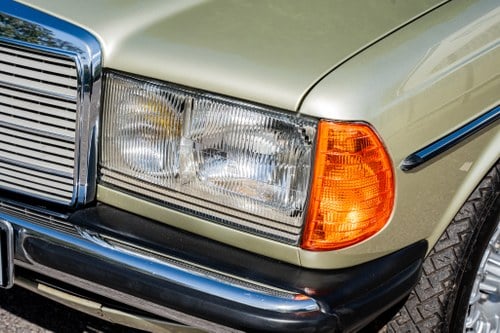 1984 Mercedes-Benz W123 300D Automatic In vendita (immagine 4 di 85)