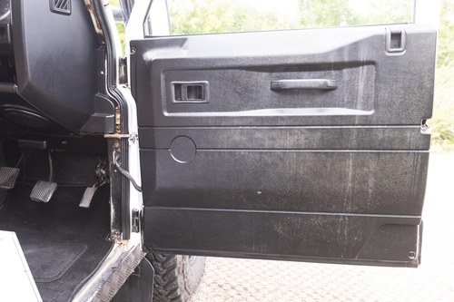 2011 Land Rover Defender 90 Puma 'Miserden' For Sale (picture 25 of 154)