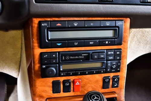 1997 Mercedes-Benz R129 SL500 Convertible 5,0L V8 In vendita (immagine 53 di 108)