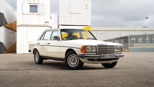 1984 Mercedes-Benz W123 230E Automatic Te koop (foto 1 van 209)