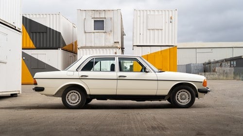 1984 Mercedes-Benz W123 230E Automatic Te koop (foto 14 van 209)