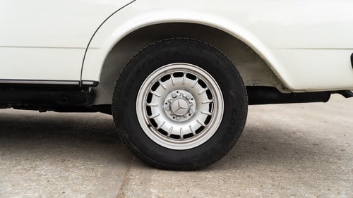 1984 Mercedes-Benz W123 230E Automatic Te koop (foto 17 van 209)