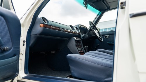 1984 Mercedes-Benz W123 230E Automatic Te koop (foto 45 van 209)