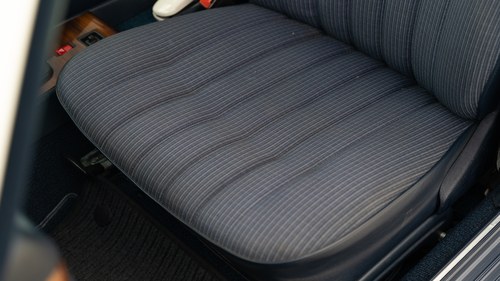 1984 Mercedes-Benz W123 230E Automatic Te koop (foto 58 van 209)