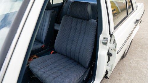 1984 Mercedes-Benz W123 230E Automatic Te koop (foto 59 van 209)