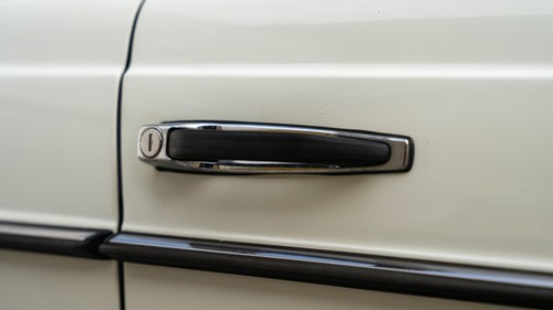 1984 Mercedes-Benz W123 230E Automatic Te koop (foto 103 van 209)