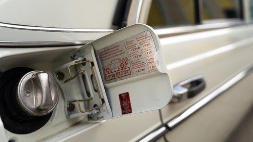 1984 Mercedes-Benz W123 230E Automatic Te koop (foto 109 van 209)